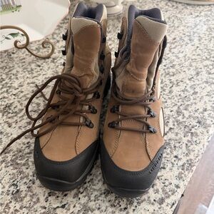 Men’s MERRELL sawtooth hiking boots brand new 9.5